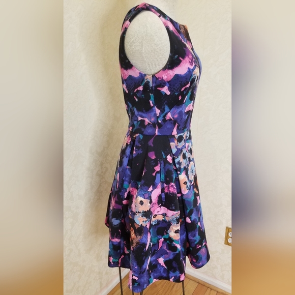 JUST... TAYLOR FLORAL DRESS - Picture 5 of 10